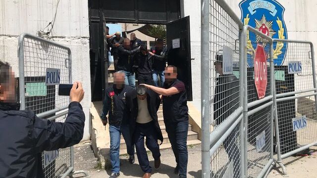 Minber altında yakalandılar