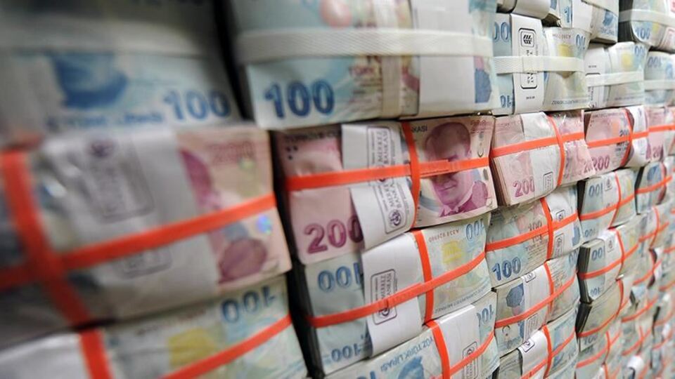 Hazine 10,7 milyar lira borçlandı