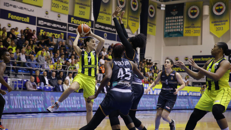 Fenerbahçe seride öne geçti