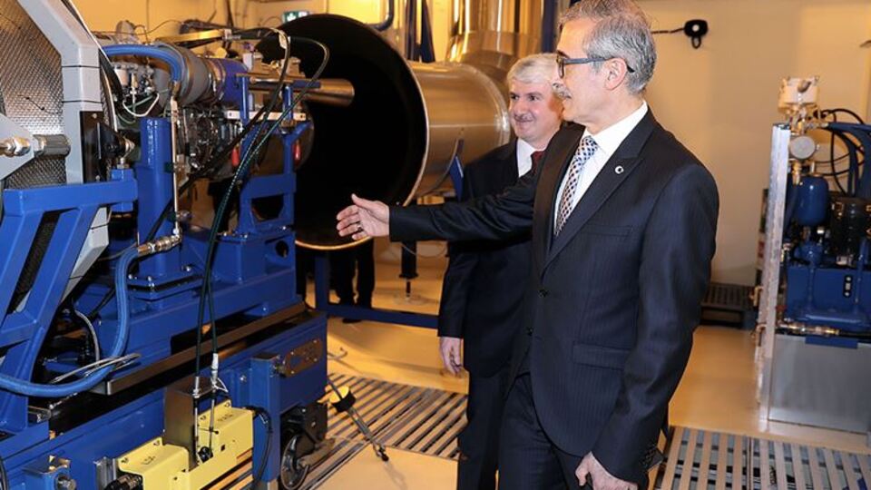 'Yerli Kara Şahin' helikopterinin motoru teslim edildi