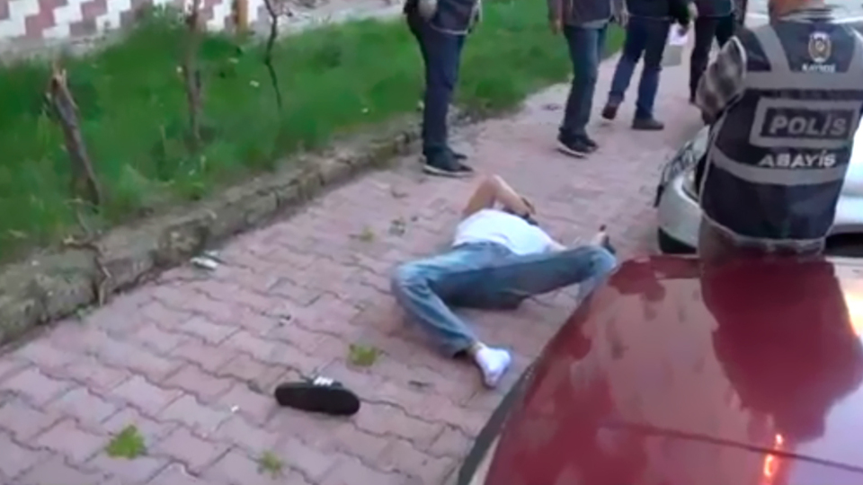 Cezaevi firarisi 5'inci kattan atladı!