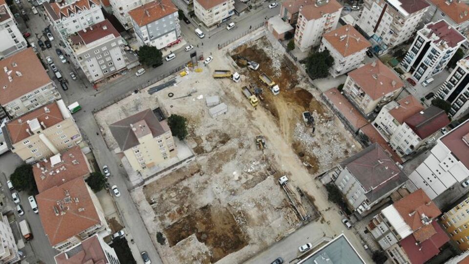 8 bina yerle bir olmuştu! Hızla dönüştü!