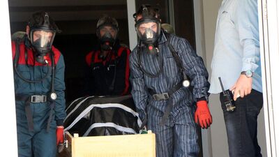 Ekiplerin zor anları! Tabutun kapağını kapatamadılar