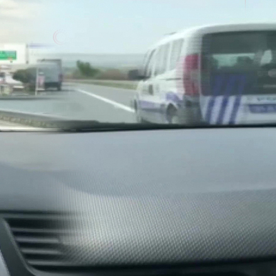 Polise 'makas' atan o maganda yakalandı!