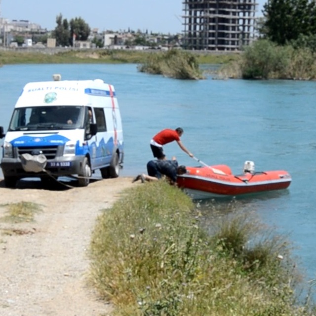 Tarsus'ta Berdan Nehri'nde erkek cesedi bulundu