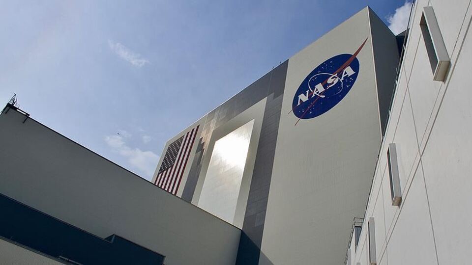 NASA, Ay'a kadın astronot çıkaracak