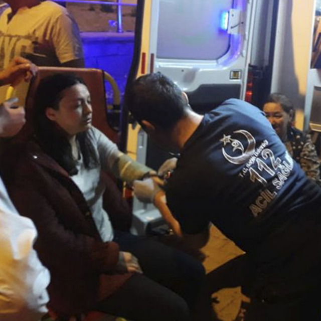 Kartal'da korkutan yangın! 15 kişi kurtarıldı