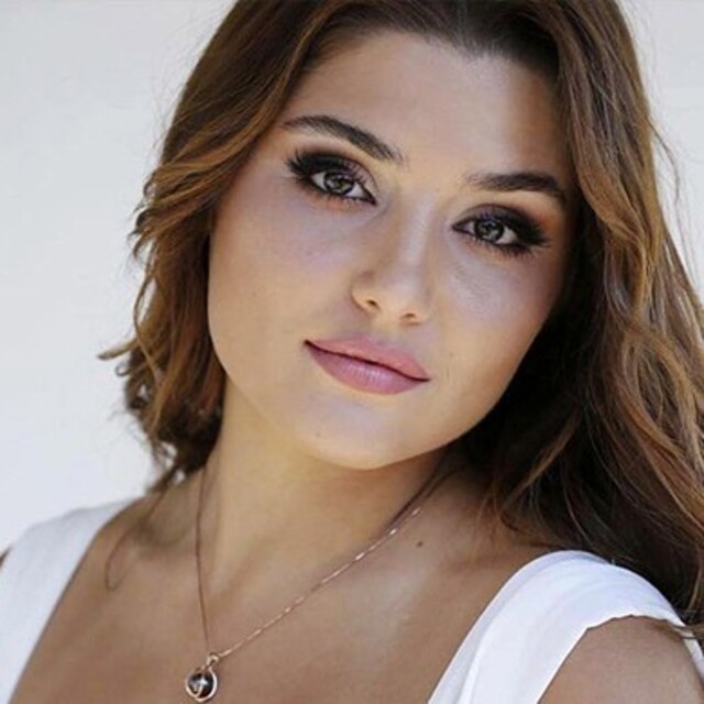 Hande Erçel kimdir?