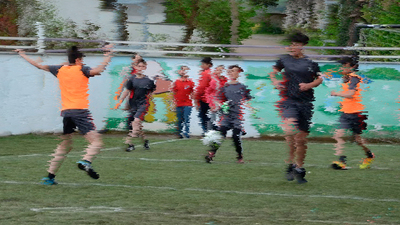 Spor malzemesi çalan çocuklar maçta yakalandı