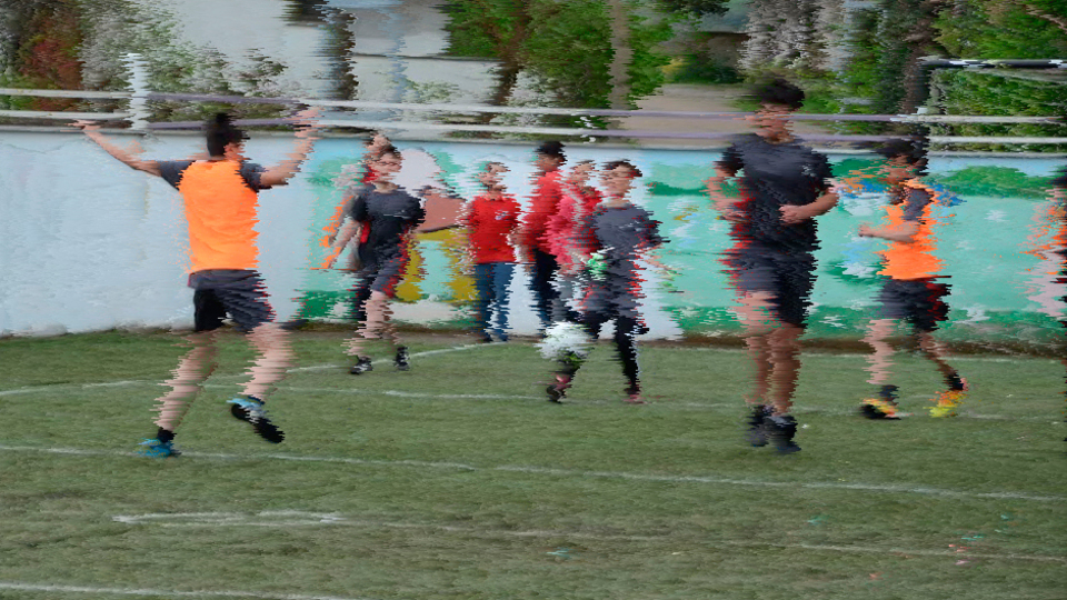 Spor malzemesi çalan çocuklar maçta yakalandı