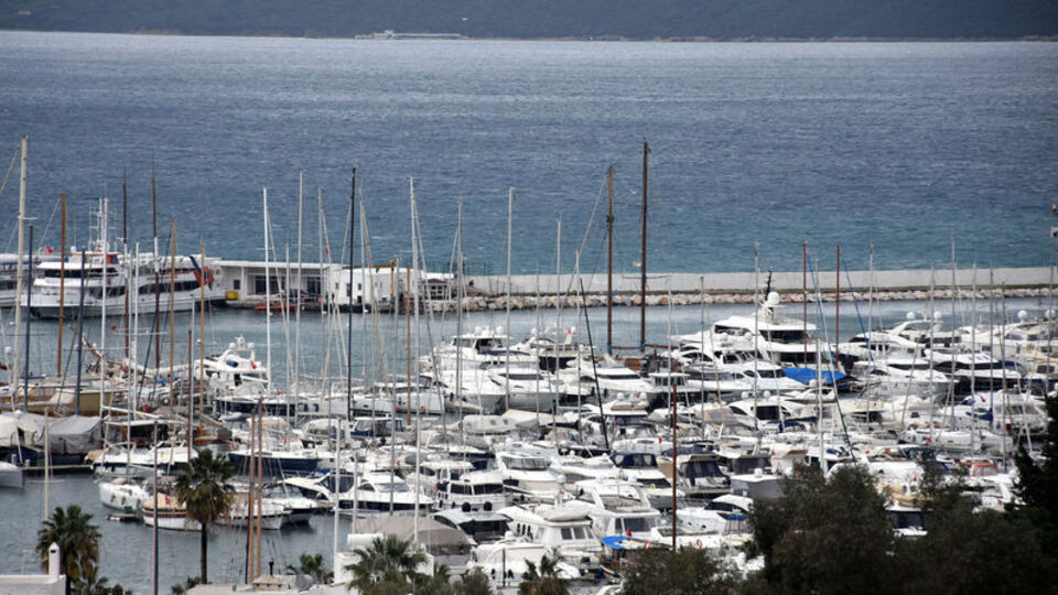 Yabancı bayraklı yatlara ticari faaliyet yasağı geliyor