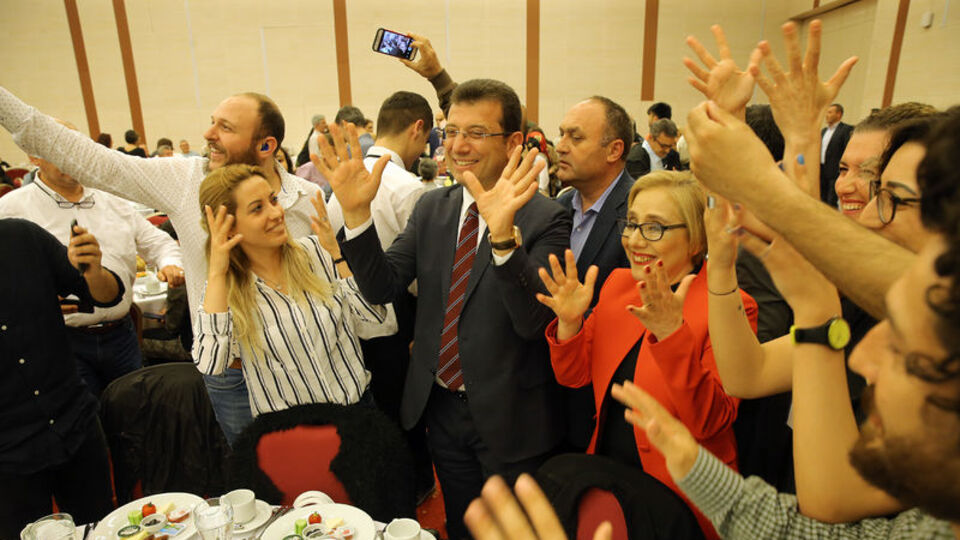 Ekrem İmamoğlu engellilerle iftarda buluştu