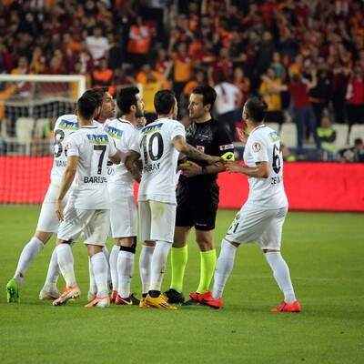 "Allah belasını versin"