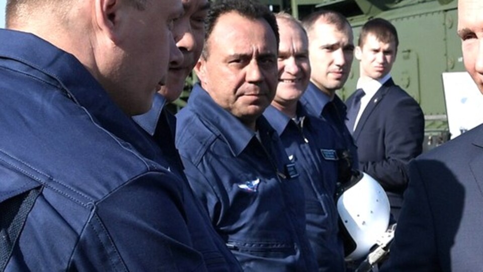 Füze incelemesine 'hançer' eşlik etti!