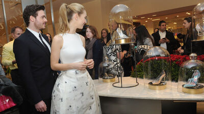 Lükse 247 milyar dolar harcandı