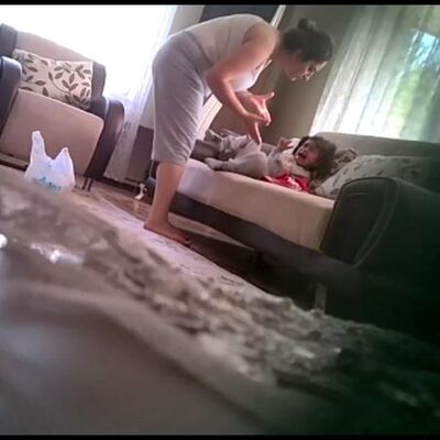 2 yaşındaki kızını döven anneye hapis!