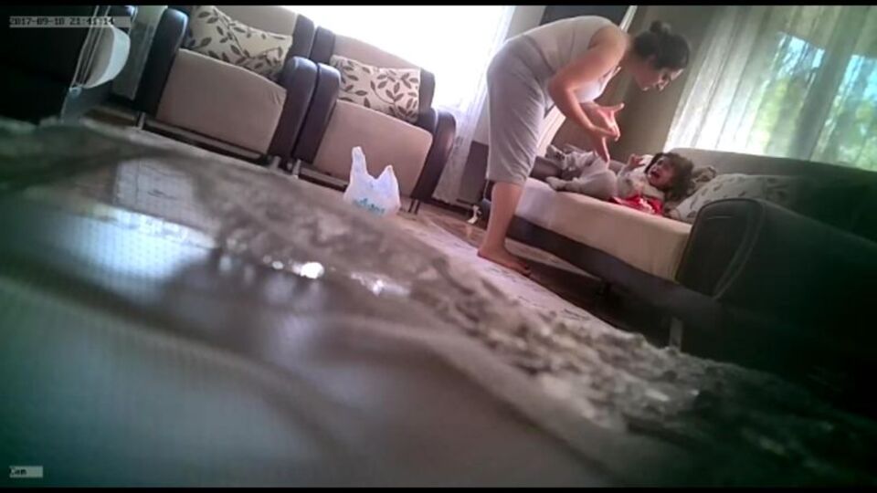 2 yaşındaki kızını döven anneye hapis!