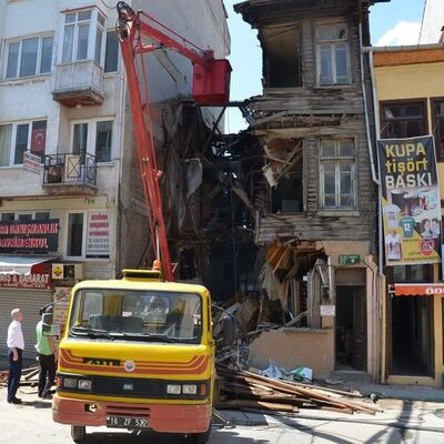 Doktorun yıkılan evinden tarih fışkırdı