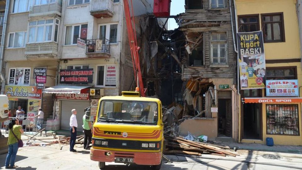 Doktorun yıkılan evinden tarih fışkırdı