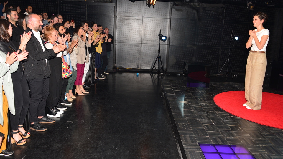 Bergüzar'ın 'Kızlar ve Oğlanlar'ı