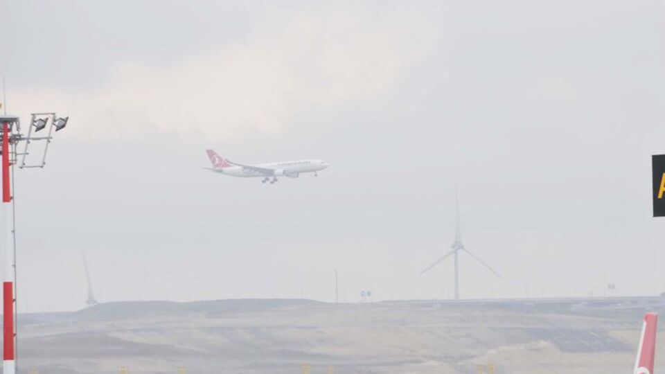 Uçuşlara 'CB Bulutu' engeli