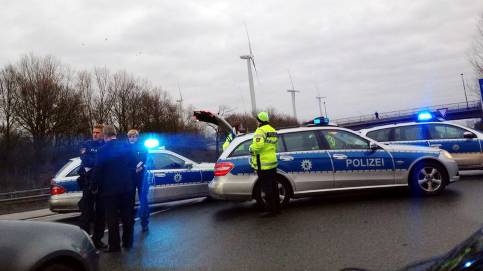 Alman polisinden 'Türk düğünü' baskını!
