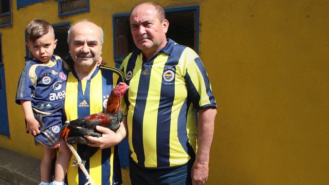 Horozunu sattı, 'Fener Ol'a katıldı!