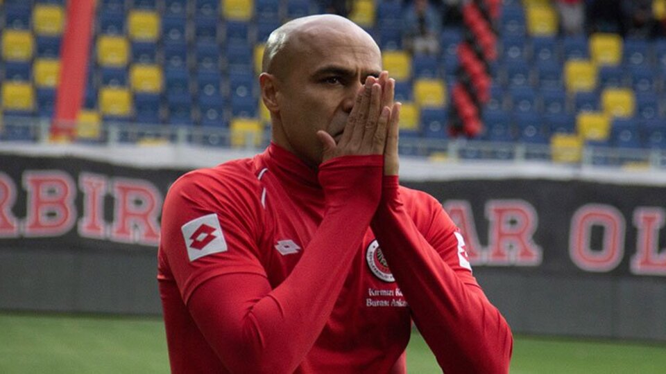 Gözyaşlarıyla veda etti!