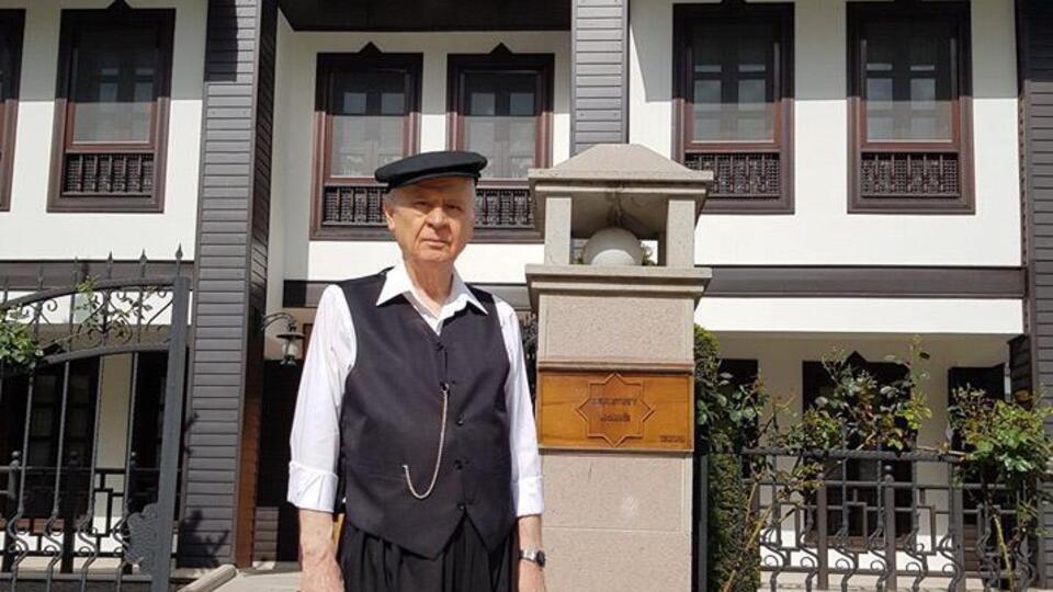 Bahçeli'den yerel kıyafetle 19 Mayıs mesajı