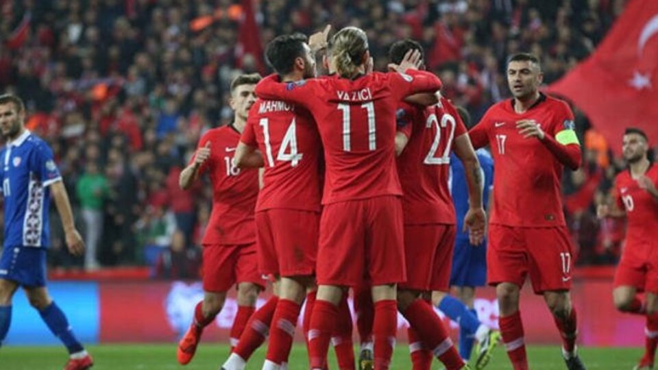 Fransa maçının biletlerine yoğun ilgi