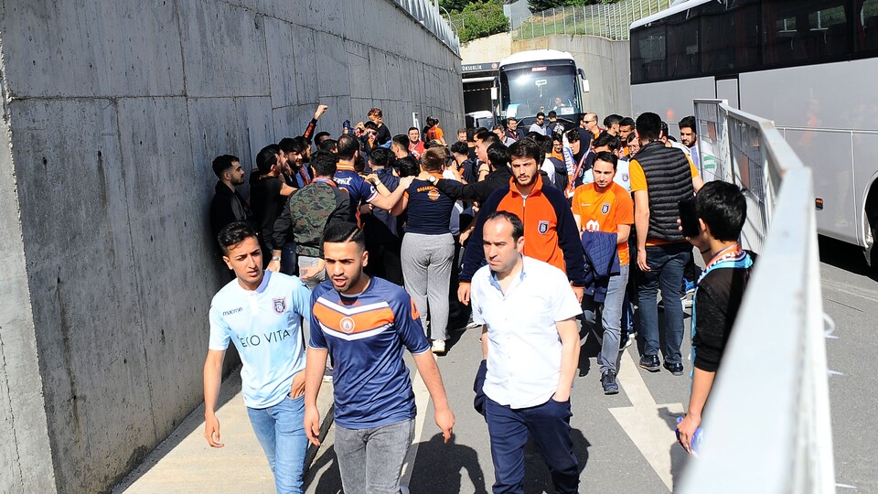 Başakşehir taraftarı stada ulaştı