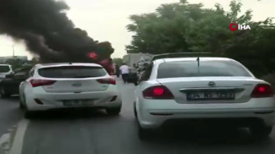 TEM'de ambulans alev aldı!