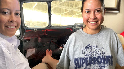 Ayaklarıyla uçuyor!