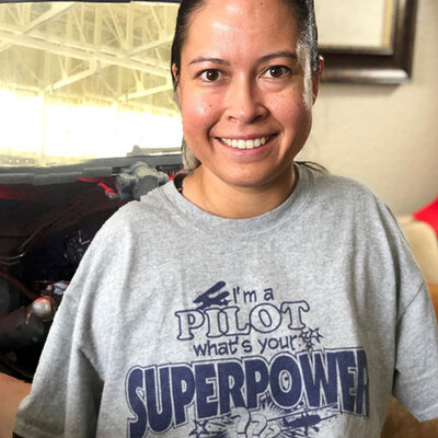 Ayaklarıyla uçuyor!