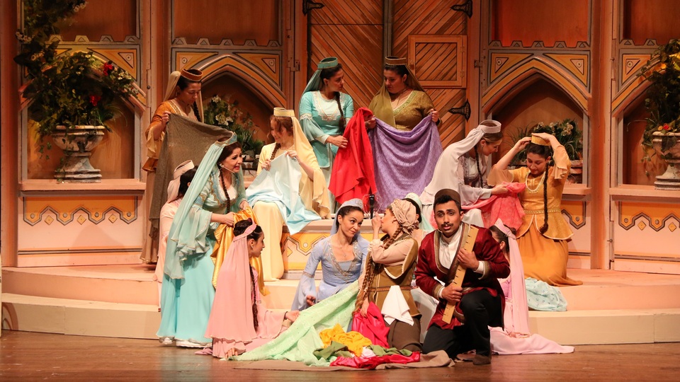 'Arşın Mal Alan' opereti sahneleniyor