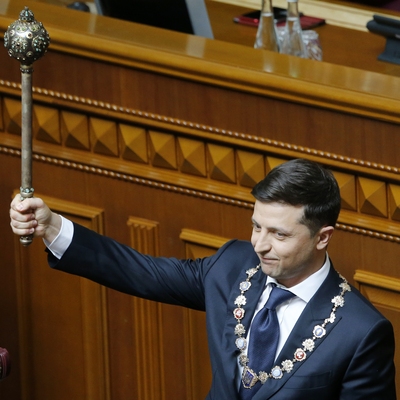 Zelenskiy önce yemin etti, sonra parlamentoyu feshetti!