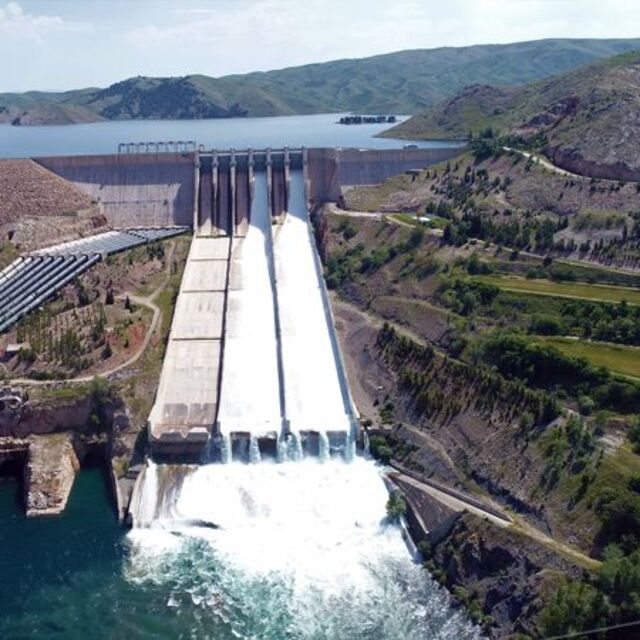 Yetmedi, Keban'da 3 kapak daha açıldı