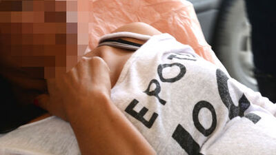 Hamile eşini otomobilden attı!