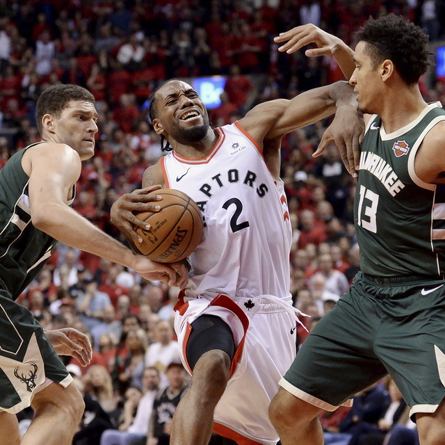 Raptors ilk galibiyetini aldı