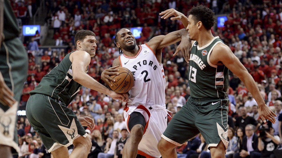 Raptors ilk galibiyetini aldı