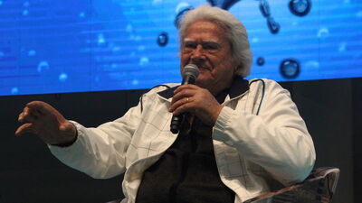 Cüneyt Arkın kimdir?