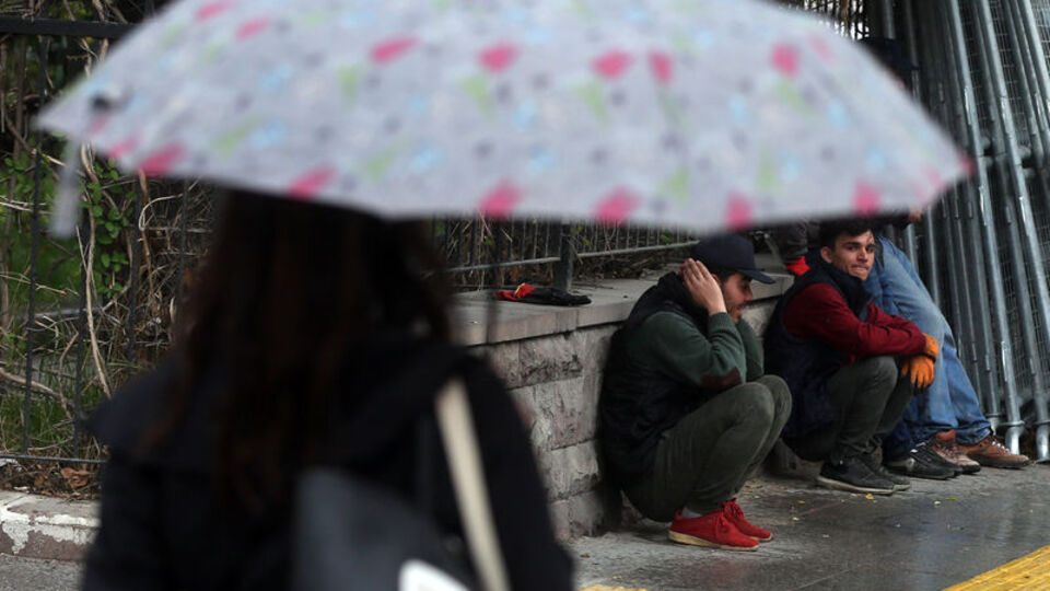 Kuzey ve doğuda sağanak, iç bölgelerde lodos