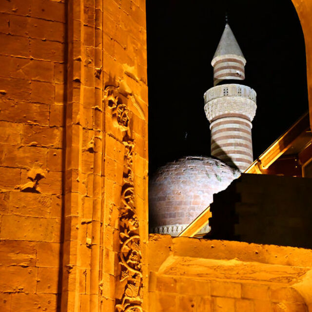 İshak Paşa Sarayı ışıl ışıl