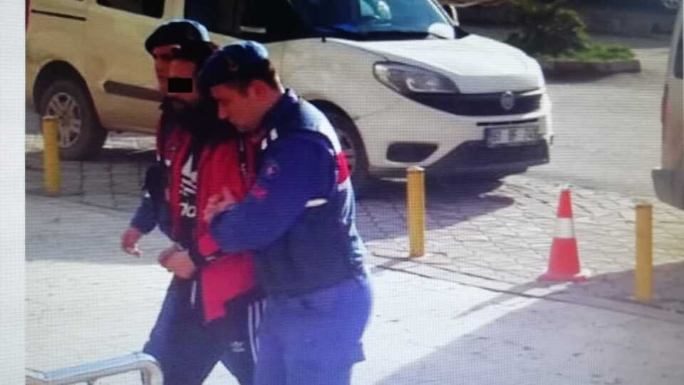 Sebepsiz yere köpeğiyle saldırdı