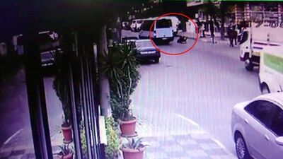 Genç kız kapısı açık minibüsten düştü