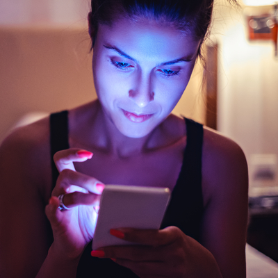 Mavi ışık uykudan da ömrümüzden de çalıyor