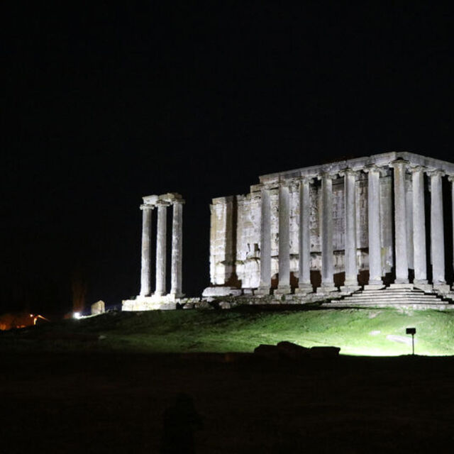 İkinci Efes'in çarşısı ortaya çıkıyor