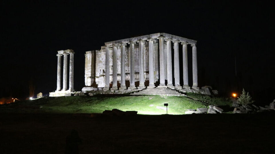 İkinci Efes'in çarşısı ortaya çıkıyor