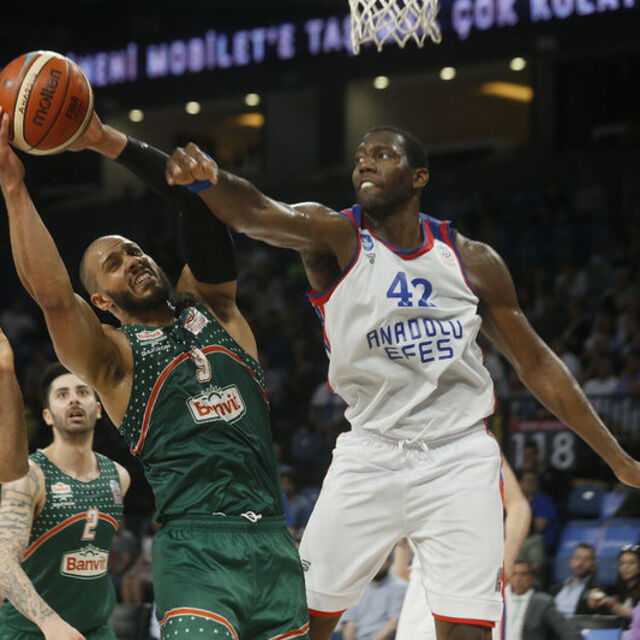 Efes galibiyetle başladı!