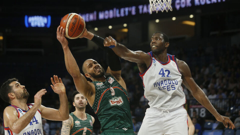 Efes galibiyetle başladı!